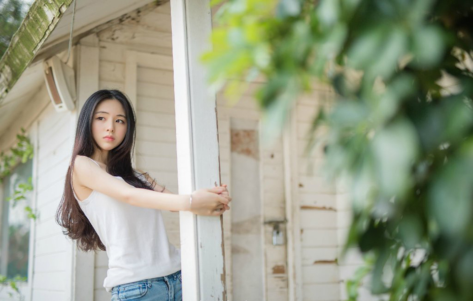 感情世界里最没用的四种东西：分手后的悔恨，不爱后的关怀，高高在上的自尊心，低情商的善良。